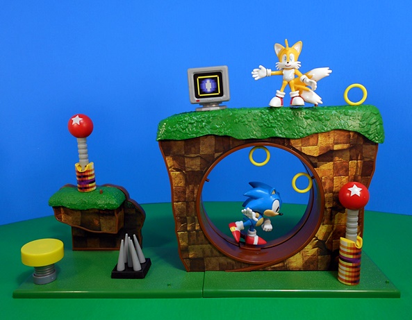 Sonic The Hedgehog Green Hill Zone Playset with 2.5 Sonic Action Figure