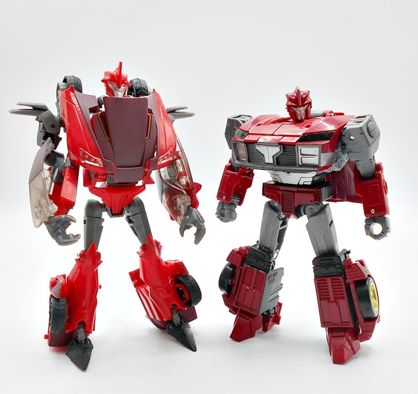 Transformers Legacy: Knock-Out by Hasbro | FigureFan Zero